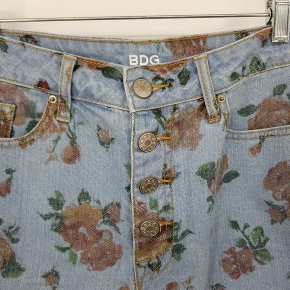 BDG Super High Rise Foxy Floral Print Shorts Size 26 - Picture 5 of 8